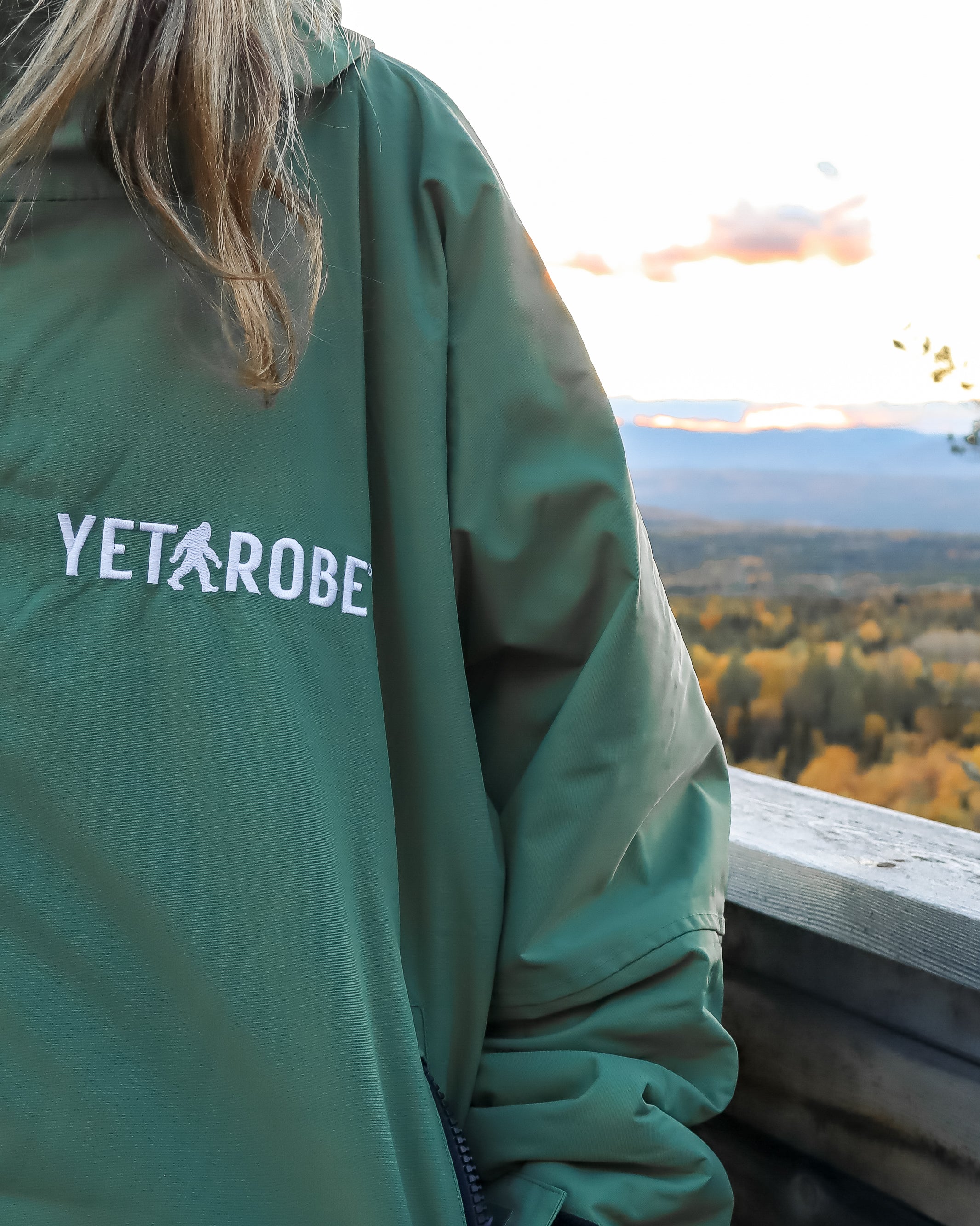 YETIROBE™ – Oversized All-Season Jacket for Comfort & Adventure